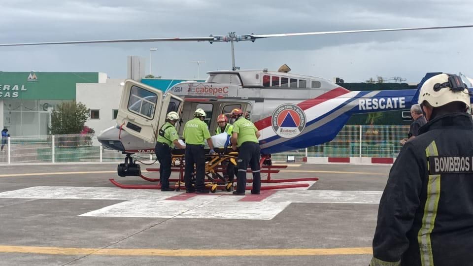 Tras recibir la cornada del toro, el hombre fue trasladado en el helicóptero Jaguar 2.