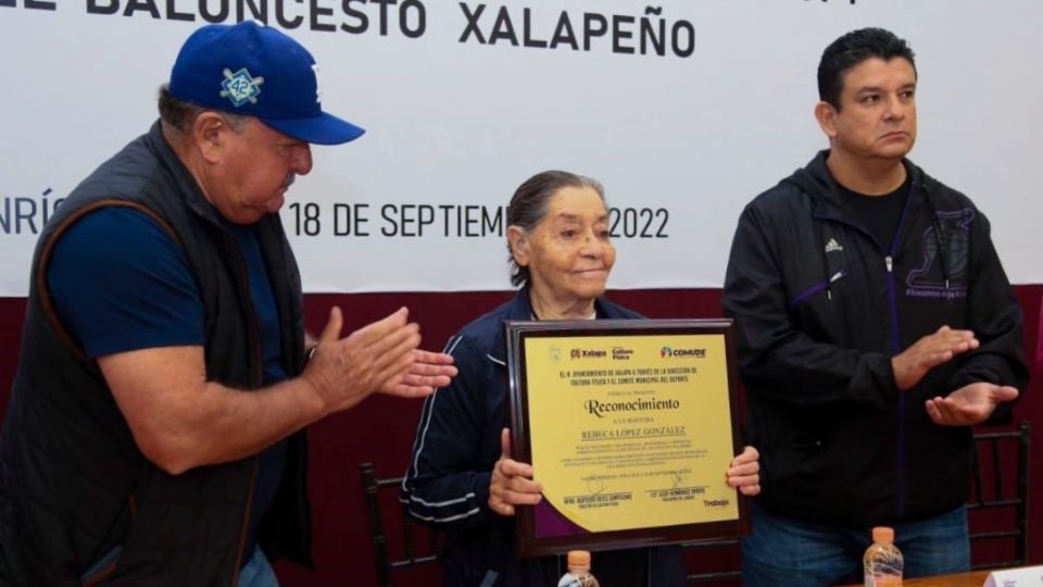 El director de Cultura Física, Bertoldo Reyes Campuzano asistió a la ceremonia de reconocimiento para Rebeca López González