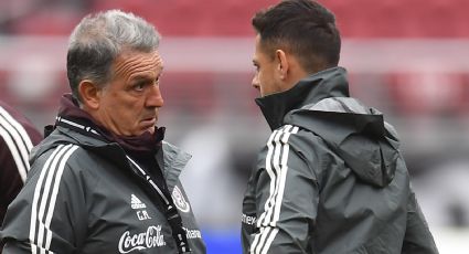 El Tata Martino le dice NO a El Chicharito Hernández en el Mundial; la afición se indigna con memes