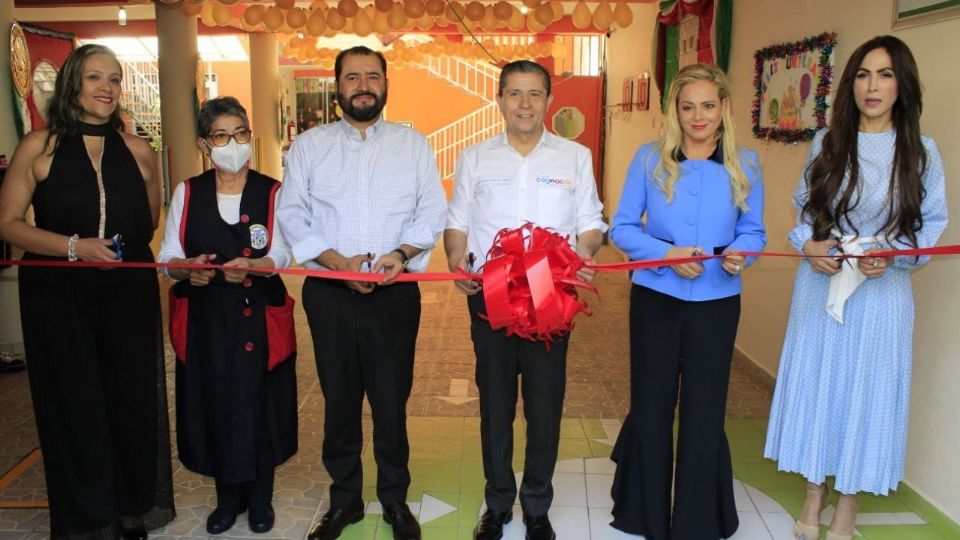 Giovani Gutiérrez Aguilar, alcalde de Coyoacán, inaugurando instancias infantiles.