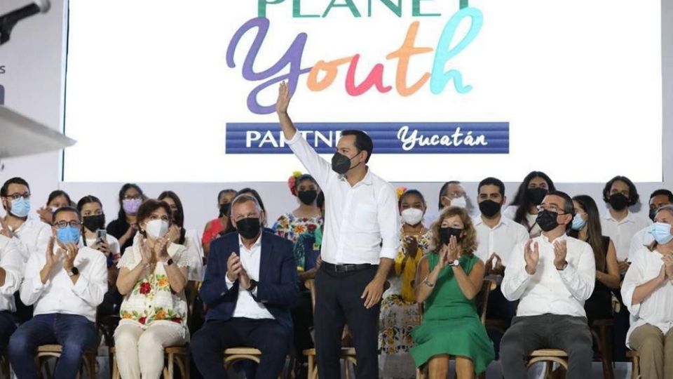 Acompañado del presidente de Planet Youth, Jon Sigfusson, el gobernador de Yucatán encabezó el lanzamiento de este plan 2022-2024, que arrancará, en una primera fase, con encuestas y diálogos en los 14 municipios de ese estado