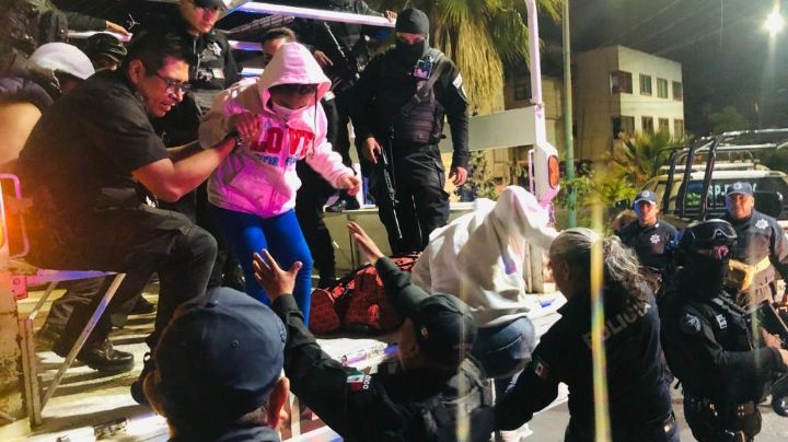 Desarticulan banda de “polleros” y rescatan a 23 migrantes en Ecatepec