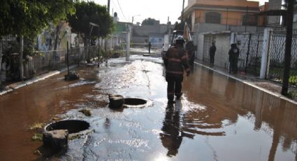 VIDEO: Megafuga de agua causa socavón e inunda viviendas en Ecatepec