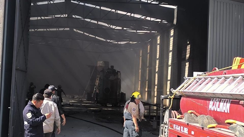 En la zona de las pirámides, una bodega se incendió este jueves