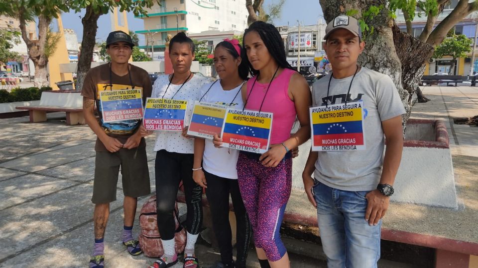 Migrantes venezolanos en Coatzacoalcos buscan trabajar para seguir su camino hacia EU
