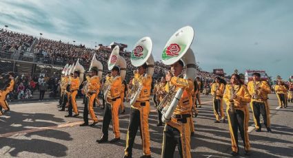 Marching band de Xalapa la rompe en Desfile de las Rosas en California
