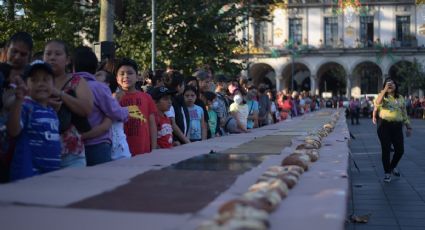 FOTOS: Con rosca de reyes gigante, rompen récord en Xalapa