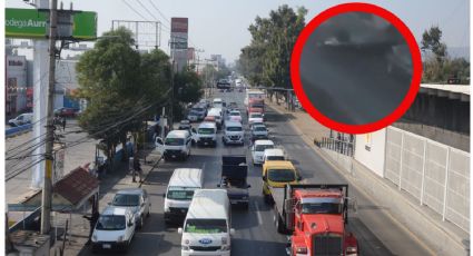 VIDEO: Auto pierde el control, se mete al carril del Mexibús y vuelca en Ecatepec