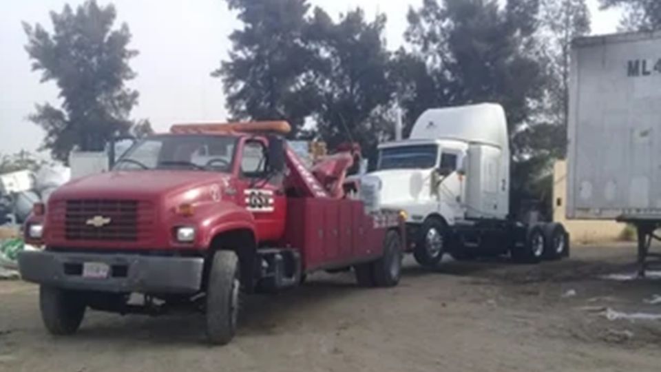 Tras sufrir un intento de asalto, una unidad fue remitida a Depósito de Vehículos Detenidos en Carreteras de Jurisdicción Federal en Puebla, donde rompieron candados y robaron su mercancía