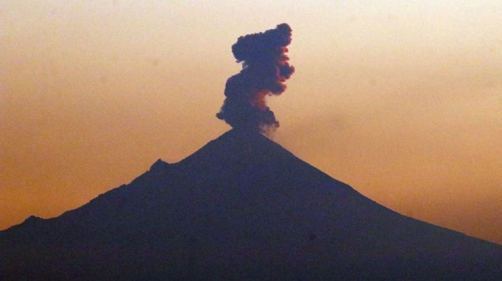 El Popocatépetl amanece con furia; reportan fuerte explosión