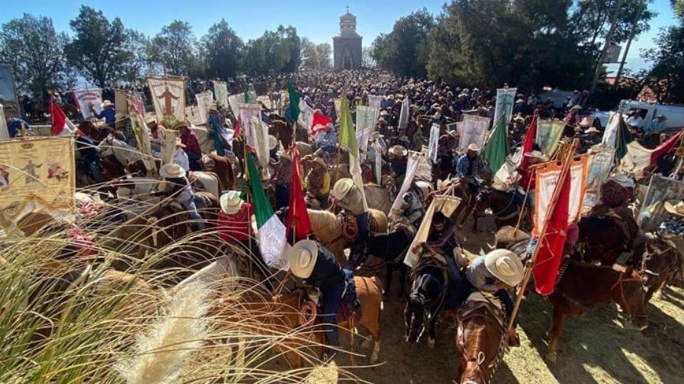 Participaron 4 mil 500 jinetes enj la Cabalgata de Reyes a Cristo Rey.