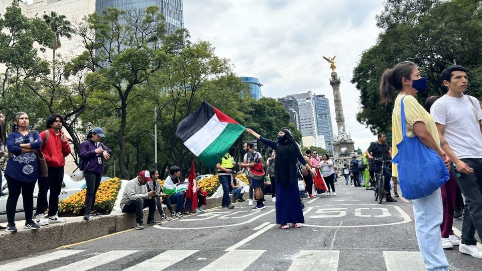 Es genocidio no autodefensa: Protesta pro Palestina frente a embajada de EU en México