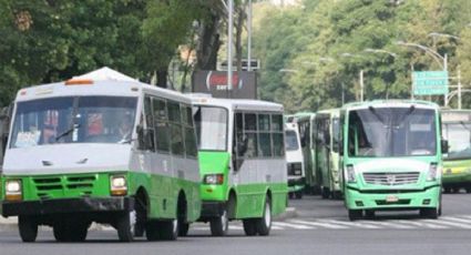 Choferes de transporte público en Iztapalapa chocan, discuten y uno termina atropellado