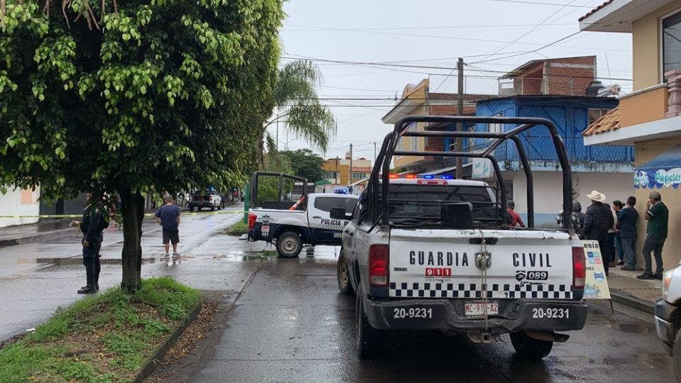 Los informes señalan que el hombre murió de inmediato, mientras que la mujer, fue trasladada a un hospital tras recibir un balazo en uno de los brazos