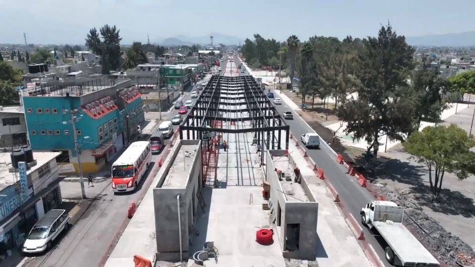 Esta obra que conectará al Estado de México con la Ciudad de México, será un sistema de transporte masivo que reducirá los tiempos de traslado de los usuarios