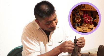 Las manos de Sergio esculpen a la famosa Catrina de barro