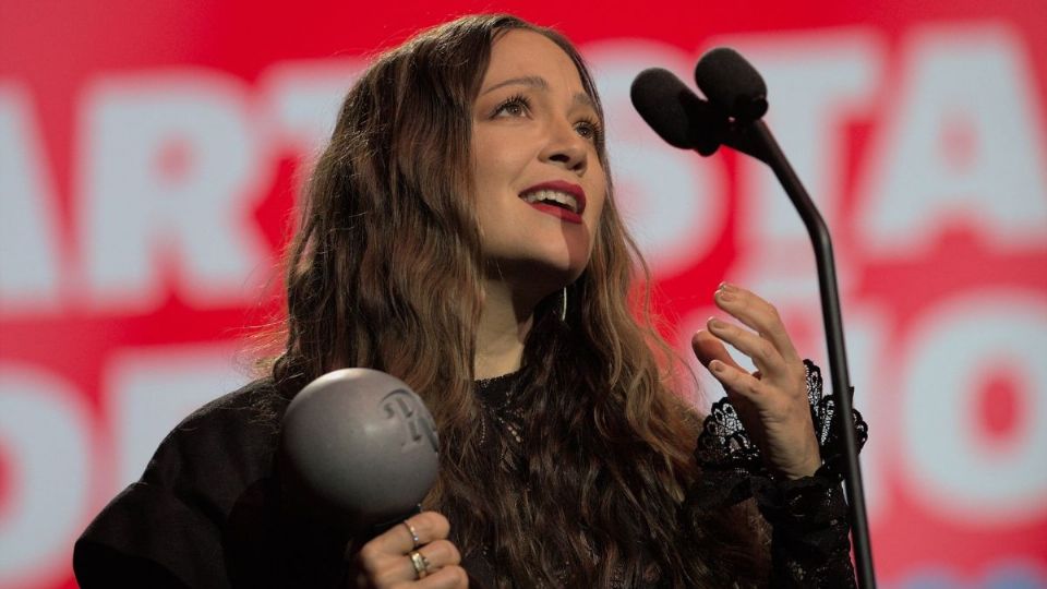 La veracruzana arrasa en los premios Rolling Stone en Español