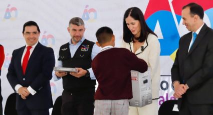 Alcaldía Álvaro Obregón regala tabletas a niños de buenos promedios escolares