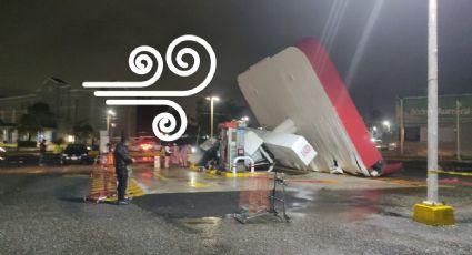 Vientos derriban gasolinera en Coatzacoalcos al sur de Veracruz