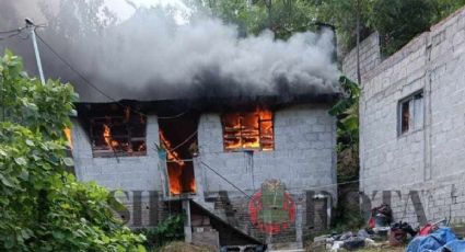 En Papantla, explota tanque de gas y quema vivienda; familia perdió todo