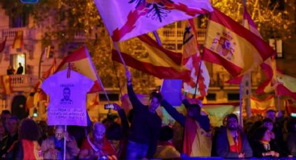 Decimosegundo día de protestas en Ferraz a pocas horas del debate de investidura de Sánchez