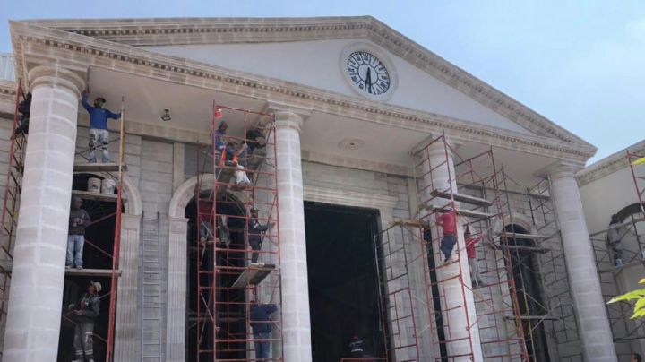 Construyen un Partenón en el bulevar Venustiano Carranza en León