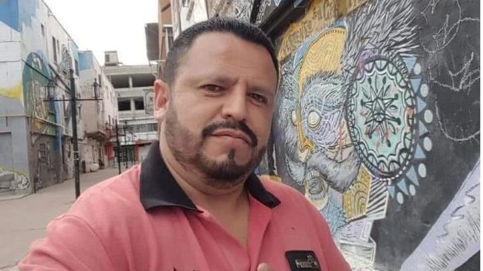 Los primeros reportes indican que se trató de un ataque directo cuando el periodista se encontraba en su vehículo en la Colonia Francisco Sarabia en Ciudad Juárez, Chihuahua