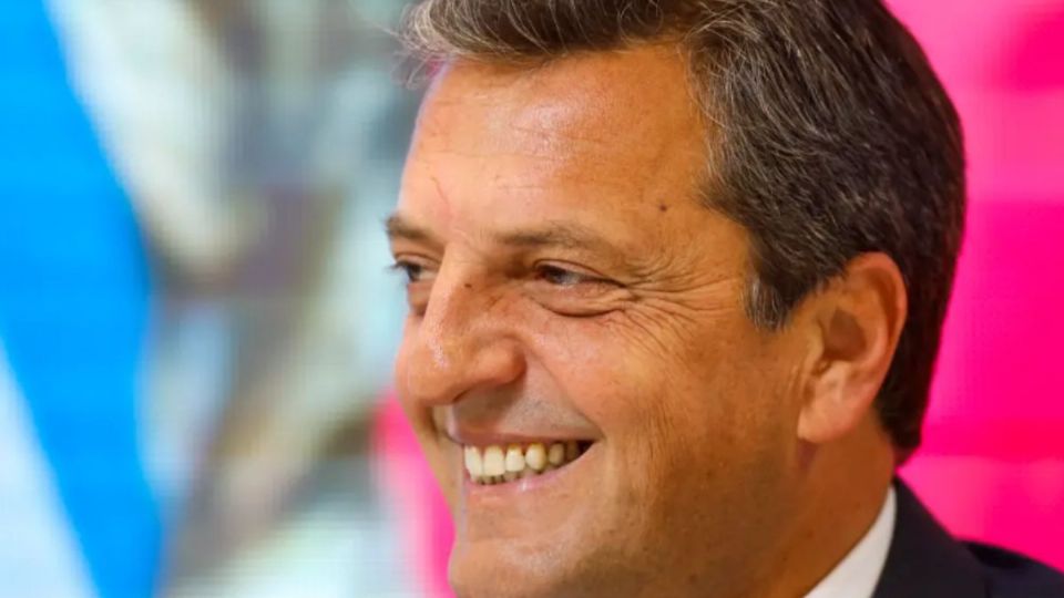 Sergio Massa, se encamina a competir por la presidencia contra Javier Milei, en la segunda vuelta electoral programada para este domingo 
