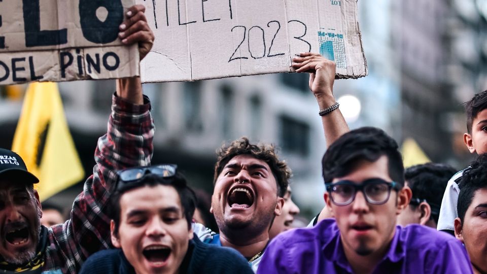 Unos 35.8 millones de argentinos fueron convocados a votar este domingo, en unas elecciones en las que los jóvenes fueron la clave para decidir por el ultraderechista Javier Milei, con más de 10 por ciento de diferencia