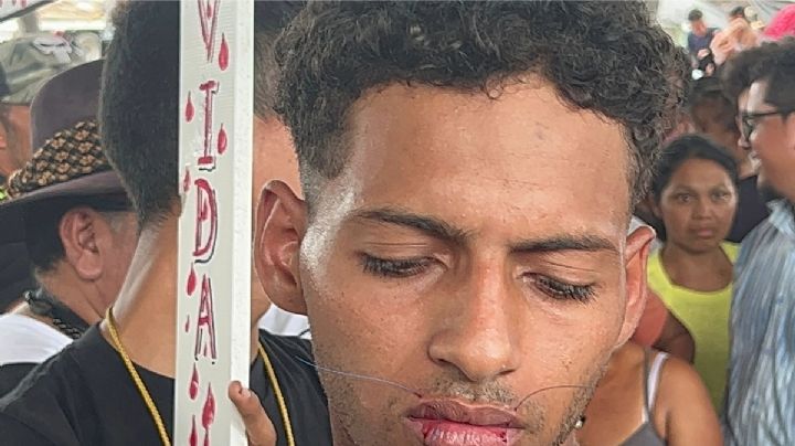 VIDEO | En Día de Muertos, migrantes se cosen los labios en Huixtla, Chiapas