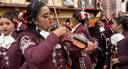 El mariachi también viste de mujer: "tocamos en bodas, bautizos y hasta divorcios"