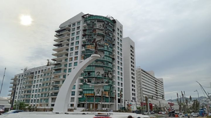 Acapulco huele a agua estancada, acumula basura y hay decenas de negocios cerrados