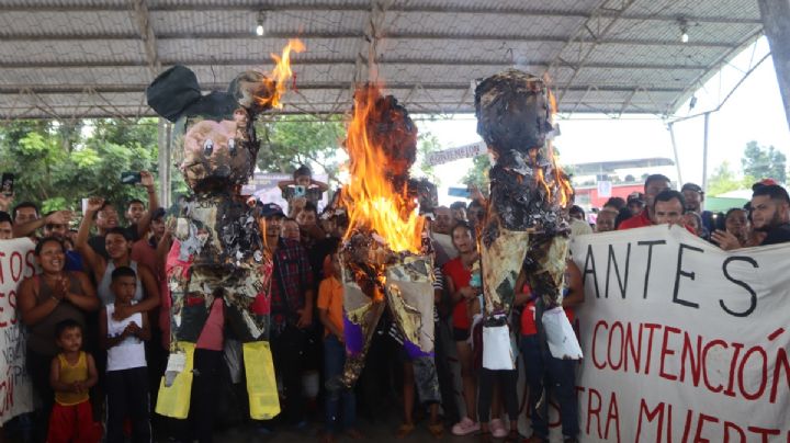 Crisis migratoria: queman piñata del comisionado de Migración en caravana