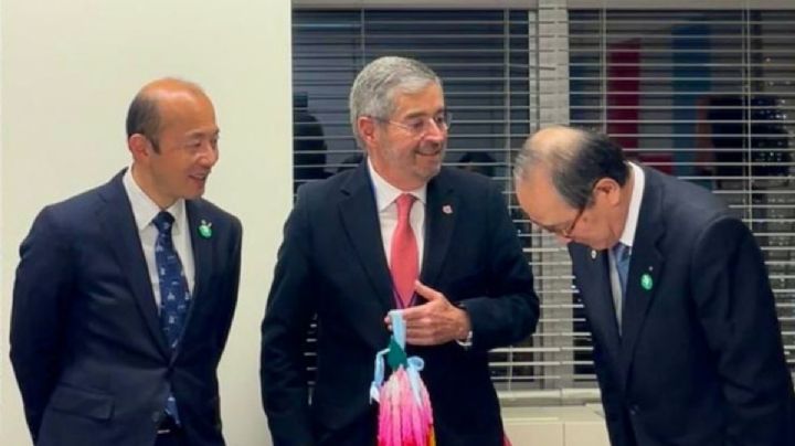 Reconocen alcaldes de Hiroshima y Nagasaki liderazgo de Juan Ramón de la Fuente