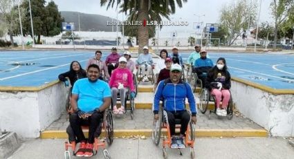 Moisés capacita a personas en silla de ruedas para transitar las hostiles calles de Pachuca