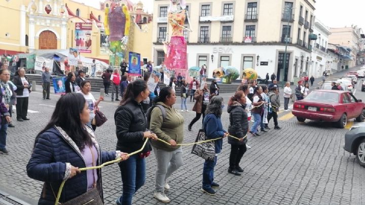 Colectivos de búsqueda de todo Veracruz toman el Palacio de Gobierno en Xalapa