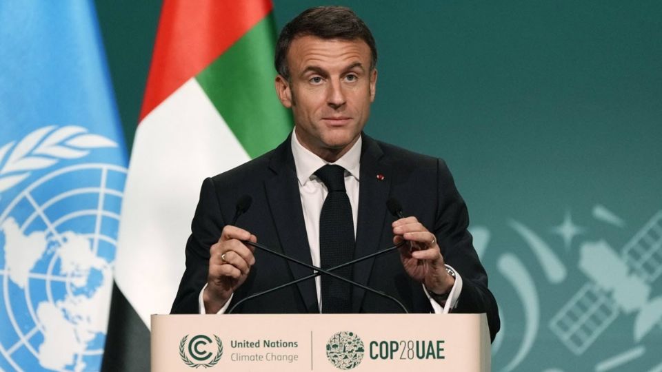 Emanuel Macron urge a abandonar las energías fósiles para combatir el cambio climático