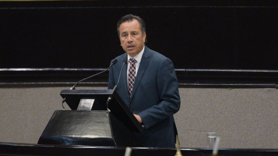 Cuitláhuac García Jiménez ante el Congreso de Veracruz