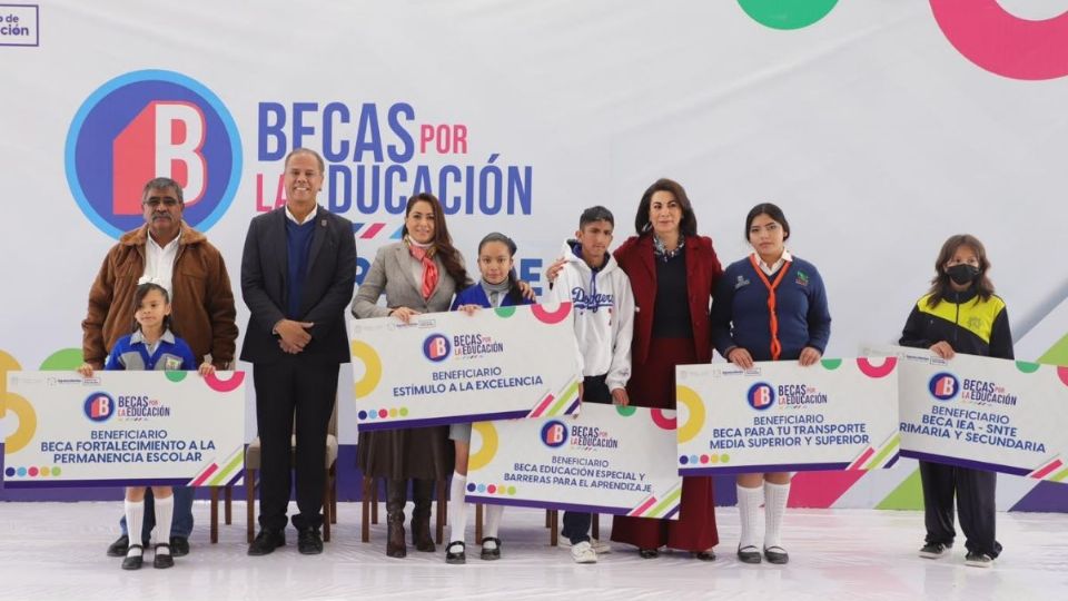 Gobierno de Aguascalientes concluye entrega de más de 12 mil becas a niñas, niños y jóvenes para continuar con sus estudios