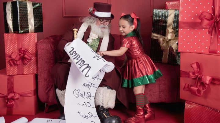“Me llena el corazón llevar esperanza”: Santa llegó a la Plaza Juárez de Pachuca