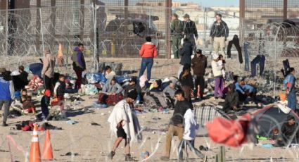 Congelados y en campamentos improvisados, migrantes esperan cruzar a EU por Ciudad Juárez
