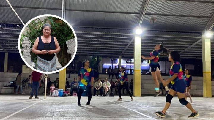 En Papantla, reconocen a Vicky por sus 48 años años de trayectoria en el voleibol