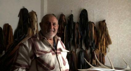 Jorge el hacedor de cintos de piel, el viejo arte de la marroquinería que desaparecerá