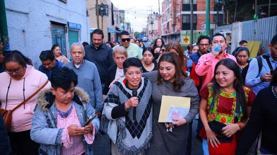 Vecinos de Tepito piden a Brugada regular viviendas y atender el problema del agua