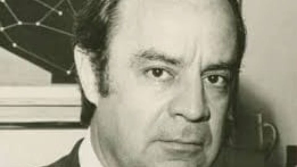 Alejandro Garza Lagüera nació el 10 de junio de 1926, le sobreviven su esposa Consuelo Rangel Garza y sus hijos Consuelo (Maca), Claudia, Verónica, Alejandro y Valeria Garza Rangel