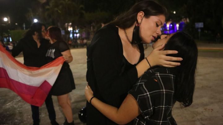 ¿Jalas a unos besos? Gana 2 mil pesos en el besotón de la  GAM