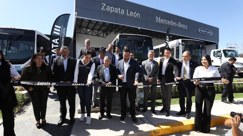 El anuncio de la compra se realizó durante la inauguración de la distribuidora Zapata Camiones.