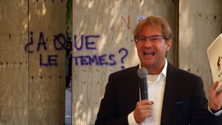 Andrés Roemer alega daño a su imagen y honor luego de ser denunciado por abuso sexual