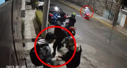 VIDEO: cinco sujetos en dos motos asaltan a joven en calles de Tlalpan