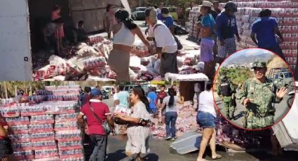 Camión cargado de cerveza volcó en Zihuatanejo; en lugar de rapiña ayudan a levantarla | VIDEO